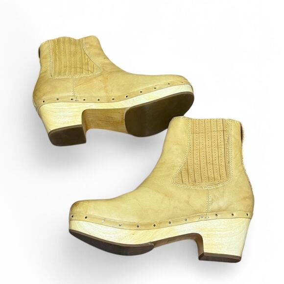 Frye Tan Heeled Boots - Picture 4 of 7